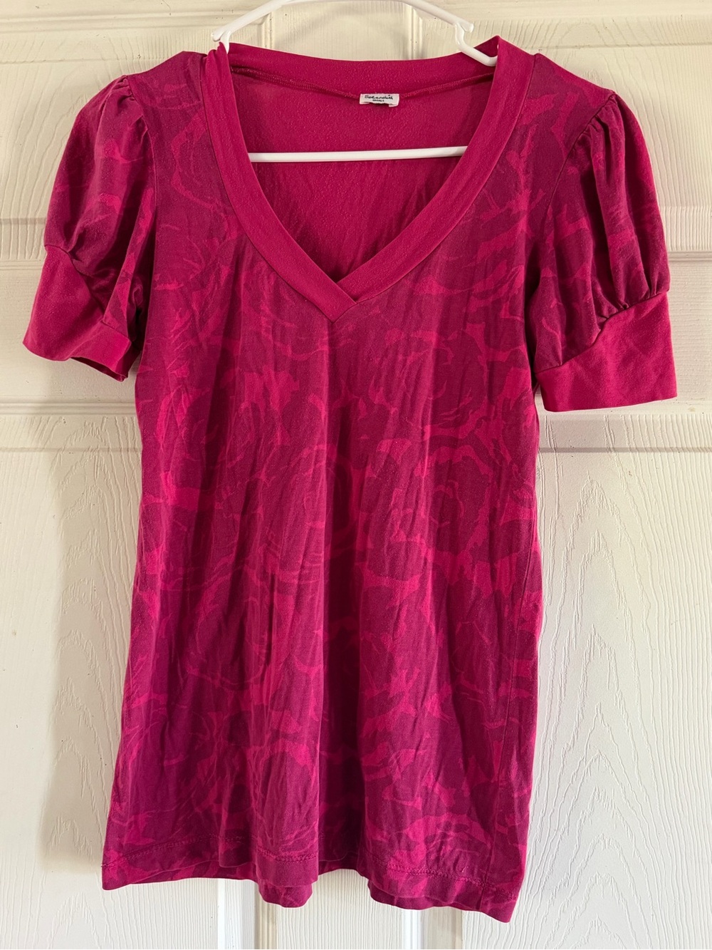 Splendid V-Neck Short Sleeve Top in Fuchsia